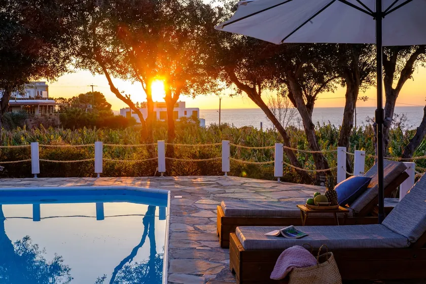 Blue Waves Villa: Seaside Serenity Awaits - Image 1