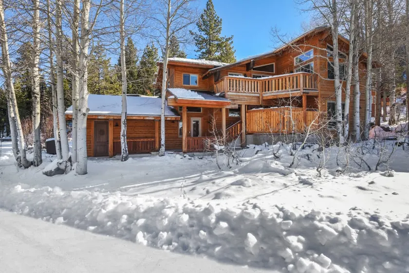 Alpine Chalet Nature Lovers Rejoice Chic 4 BDR - Image 1