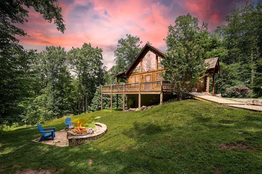 Hot tub, Firepit, Beautiful Mountain Views! - Image 1