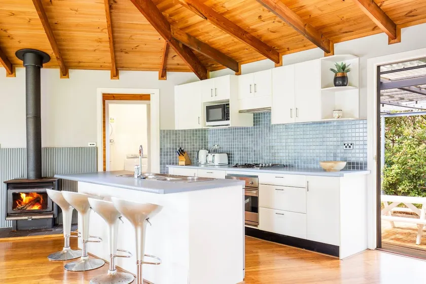 Hidden Orchard - Pet Friendly - 4 Mins Walk to Beach - Image 1