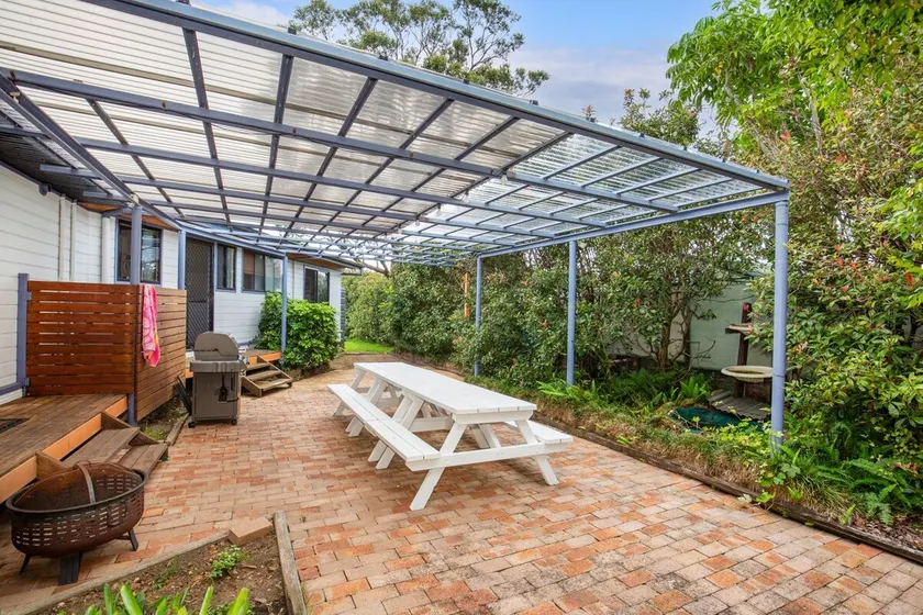 Hidden Orchard - Pet Friendly - 4 Mins Walk to Beach - Image 1