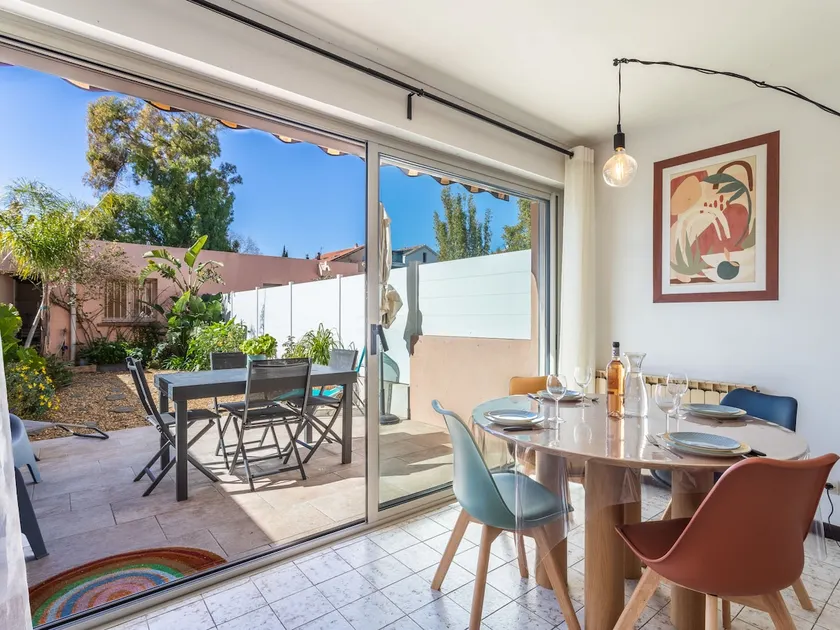 Les Iris by Interhome - Image 1