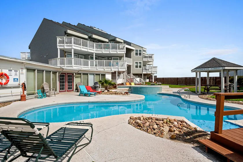 Seabatical- Hot Tub | Community Pool | Pet Friend - Image 1