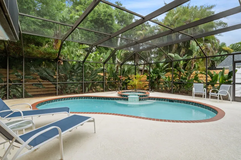 Tropical Retreat near Sarasota Downtown - Image 1