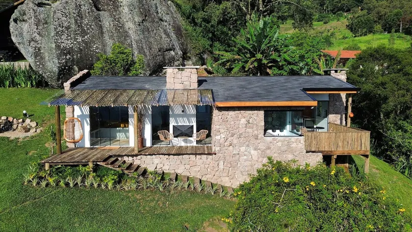 Cabana Rinoceronte - tub overlooking Pedra do Baú - Image 1