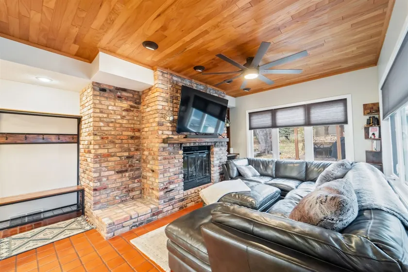 The Love Shack: Spacious Family Getaway - Image 1
