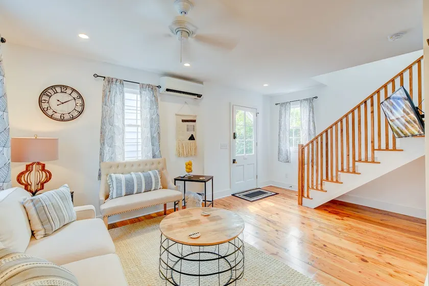 Cottage with Privacy, 150ft to King + Parking - Image 1