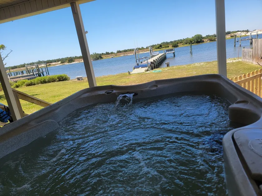 Waterfront with private dock, hottub, & swim mat, 3 miles to the Beach. - Image 1