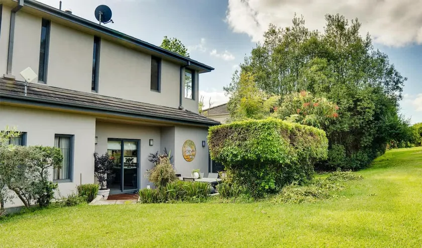 Yarra Valley Serenity House in Golf Course Resort - Image 1