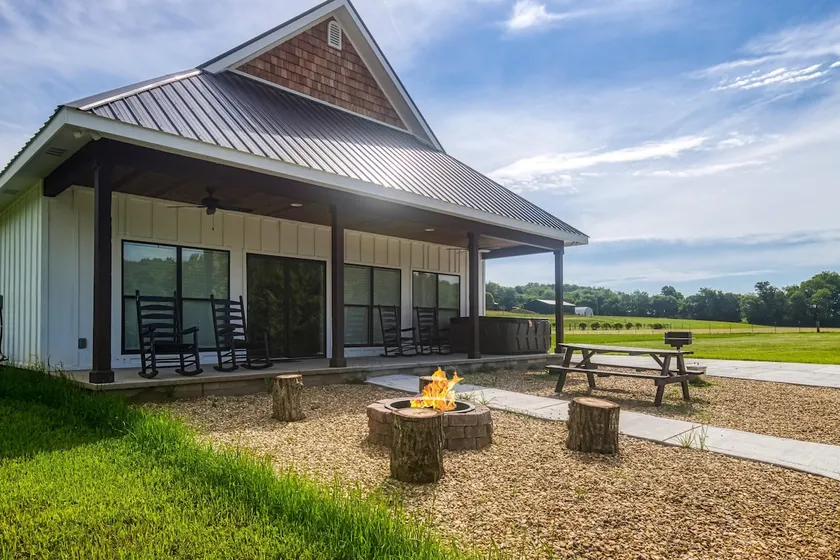Lazy River Cabin, River Front, Hot Tub, WIFI, 560 in FREE Attraction tickets each paid day! - Image 1