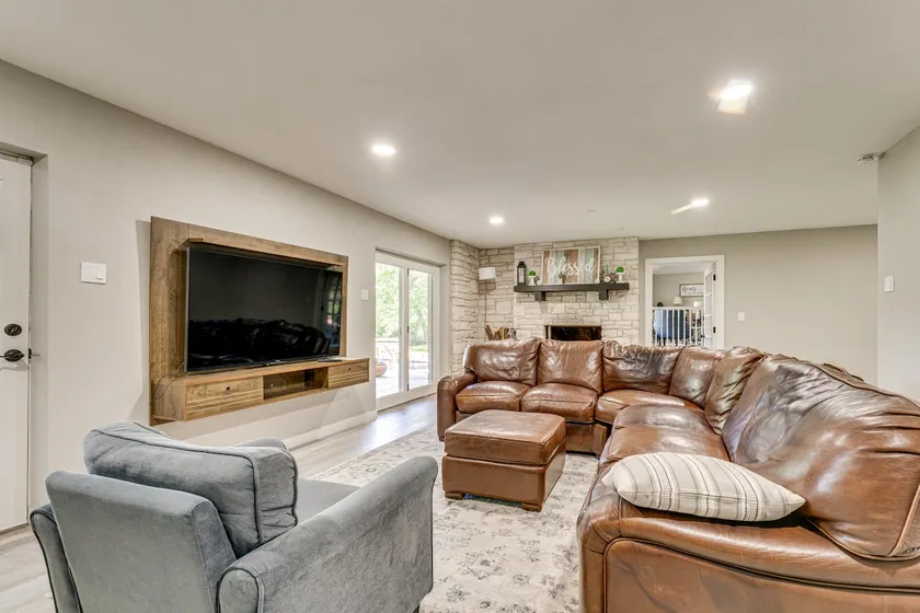 Riverfront home on Lake Seguin with dock, kayaks, beautiful views & air hockey - Image 1