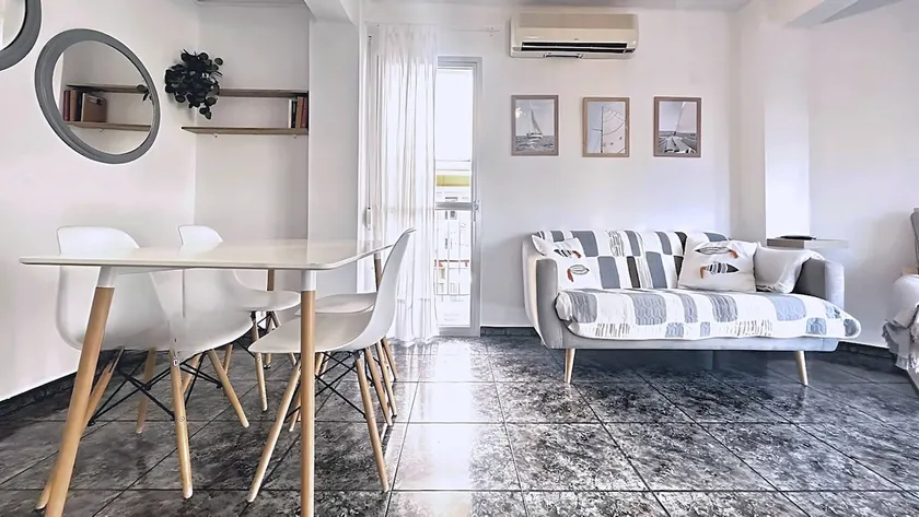 Little Sailboat flat in the Heart of Torre del Mar - Image 1