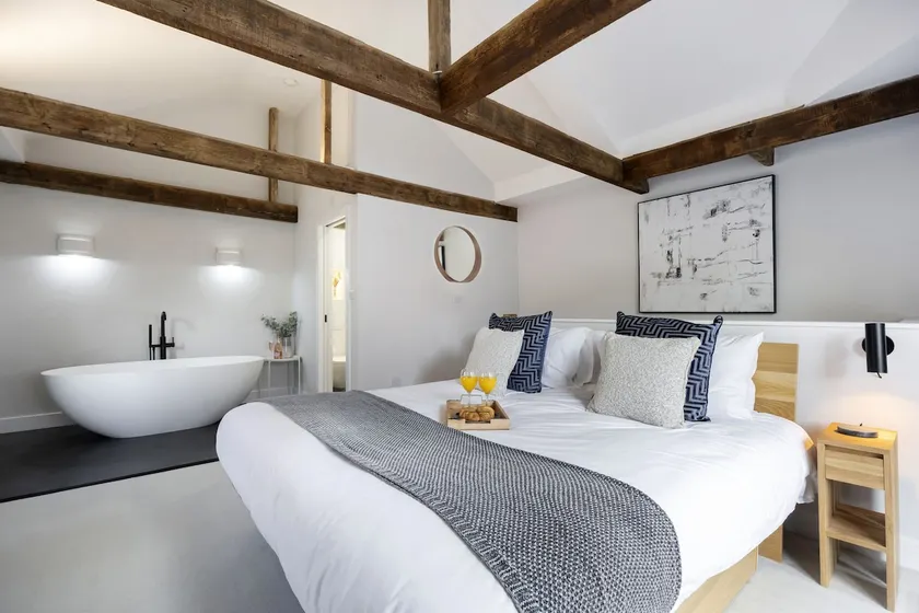 Luxury Lansdown Mews | Quiet 2-Bed with Terrace - Image 1