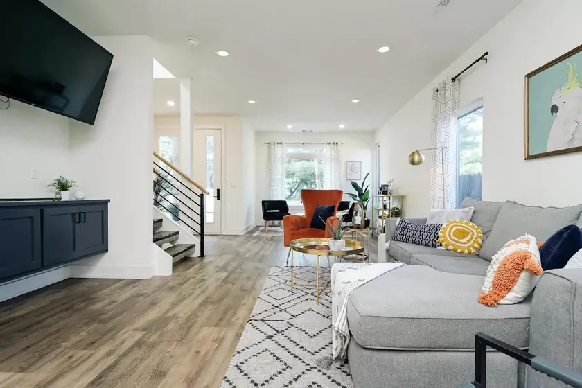 Clarkwood | 1.5 Miles From DT & UofA - Image 1