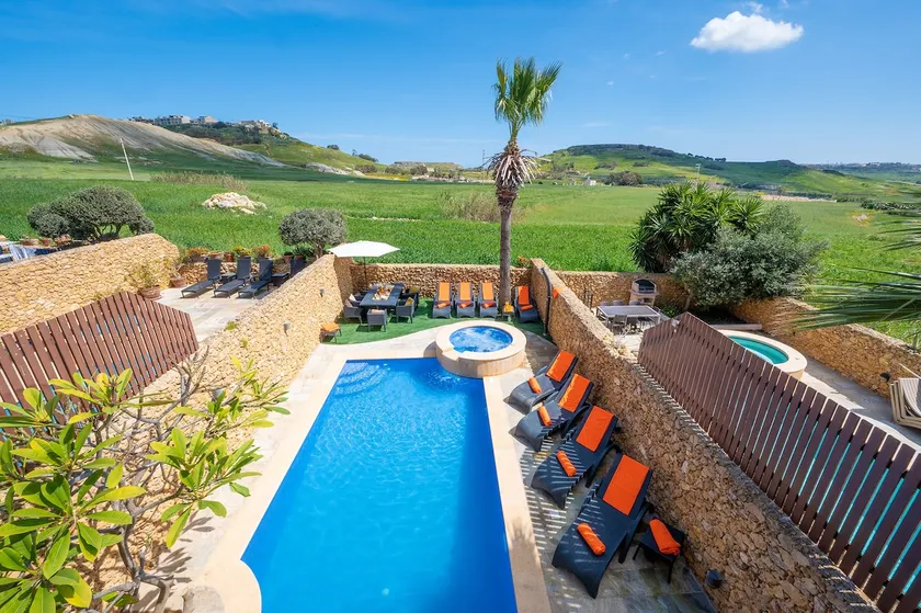 Levecca 2 Holiday Home - Image 1