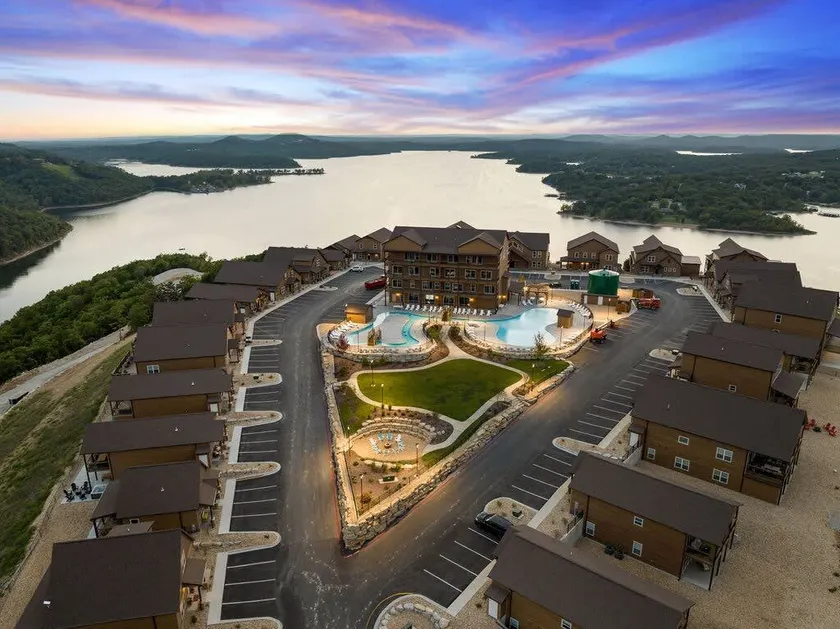 Lake View Penthouse with Game Room, Theater - Image 1