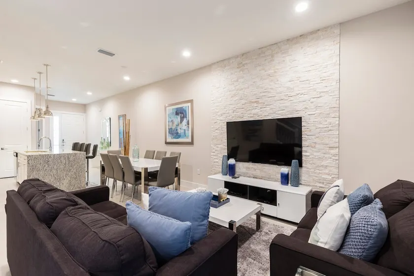 5 min to Disney Fantastic Townhome! - Image 1