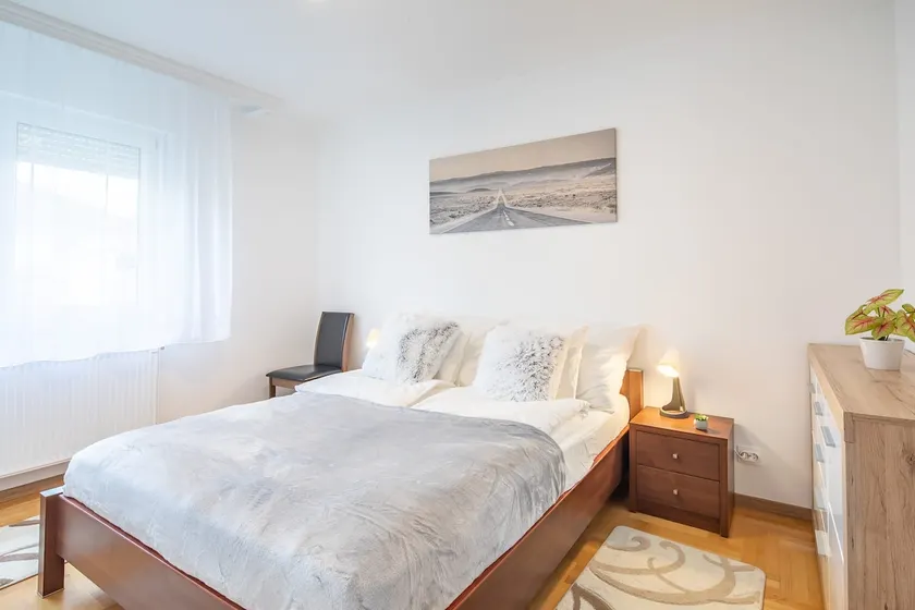 Free Parking - Garden - Sauna - Comfy House - Image 1