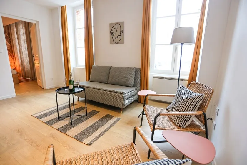 At 38, Charm and Comfort in our T2 in Epernay - Image 1