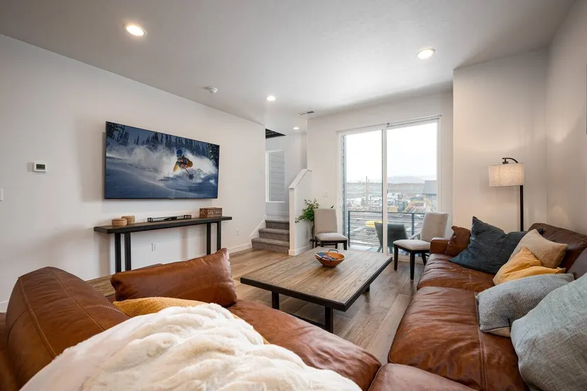 Snowbasin Summit R5062|Ski Retreat |Hot Tub |Views - Image 1