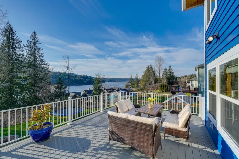 Stunning Mount Vernon Home w/ Big Lake Views! - Image 1
