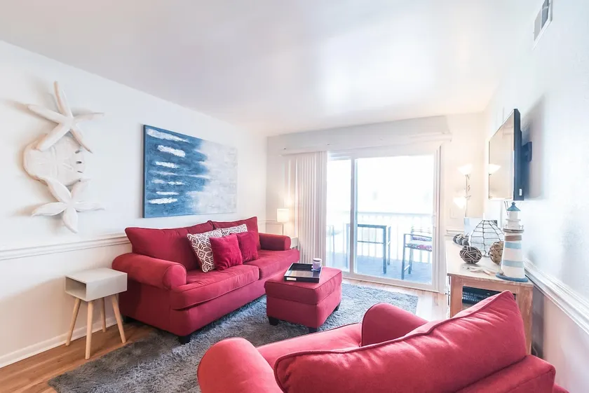 Recently Renovated Ocean view condo, small complex + Free Attraction Tickets! - Image 1