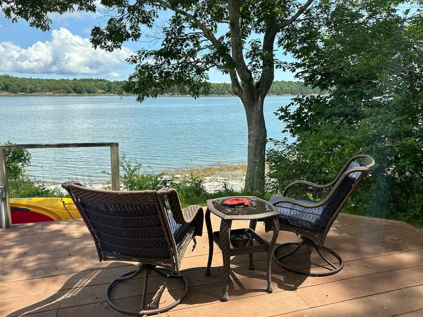 Waterfront, updated cottage for 2, great location! - Image 1