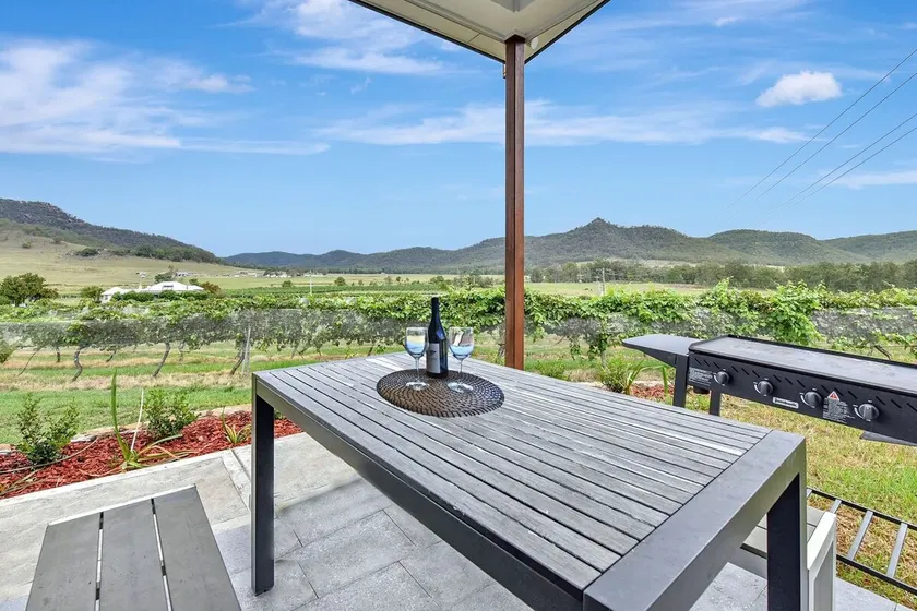 Somerville Wines Lux Escape  3-Bedroom Cottage Near Broke Wineries - Image 1
