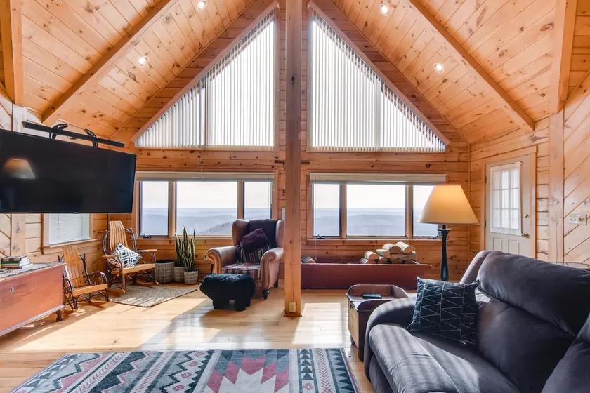Spacious Howard Cabin with Wraparound Deck and Views - Image 1