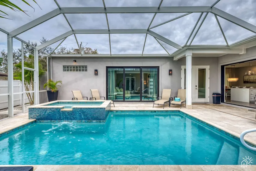 Siesta Key Modern Villa Retreat with Heated Pool & - Image 1