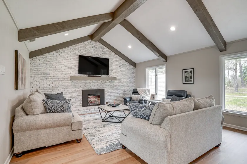 Peaceful Longview Home w/ Pond, 6 Mi to Downtown! - Image 1