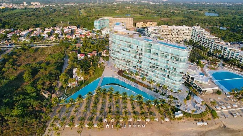 Chic 3BR Home in Luxury Condominium by the sea - Image 1