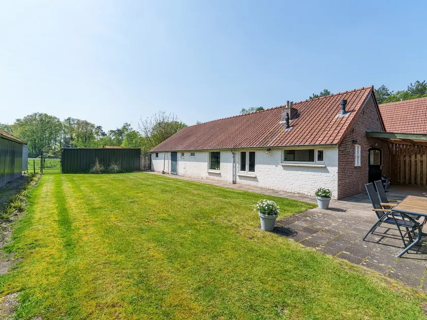 Spacious holiday home in rural surroundings - Image 1