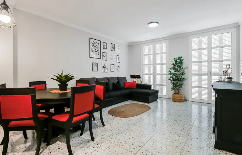 Flat Triana - Image 1