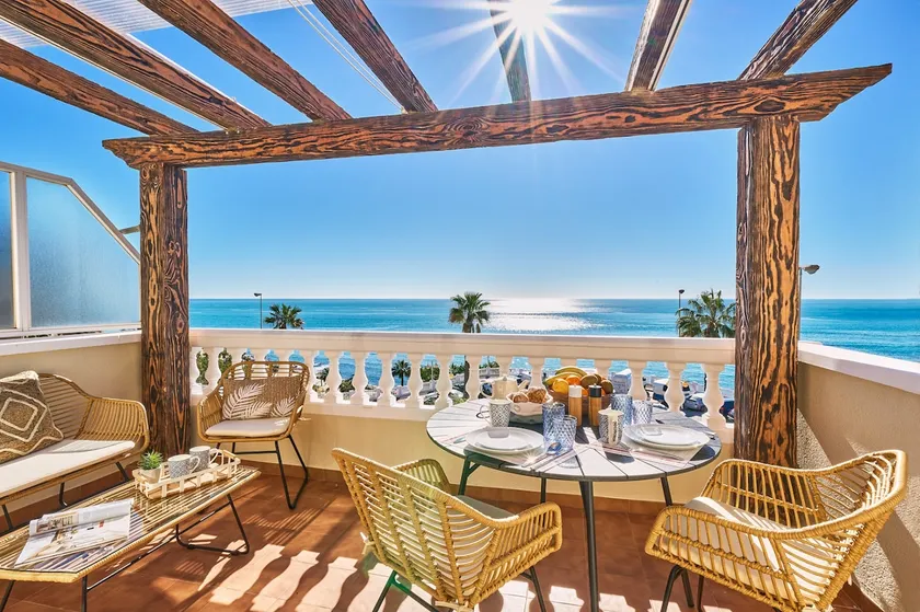 Sea la vie by Lovely Rentals - Image 1
