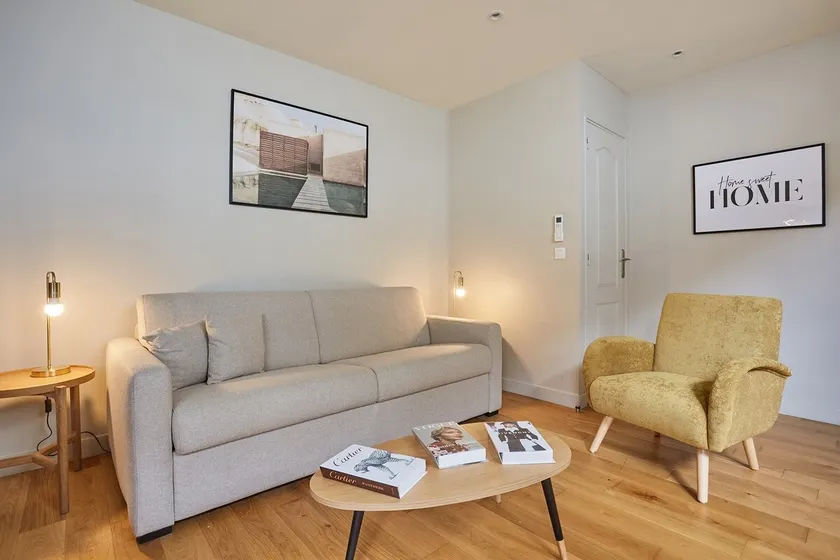 Modern Apartement Center of Paris - Image 1
