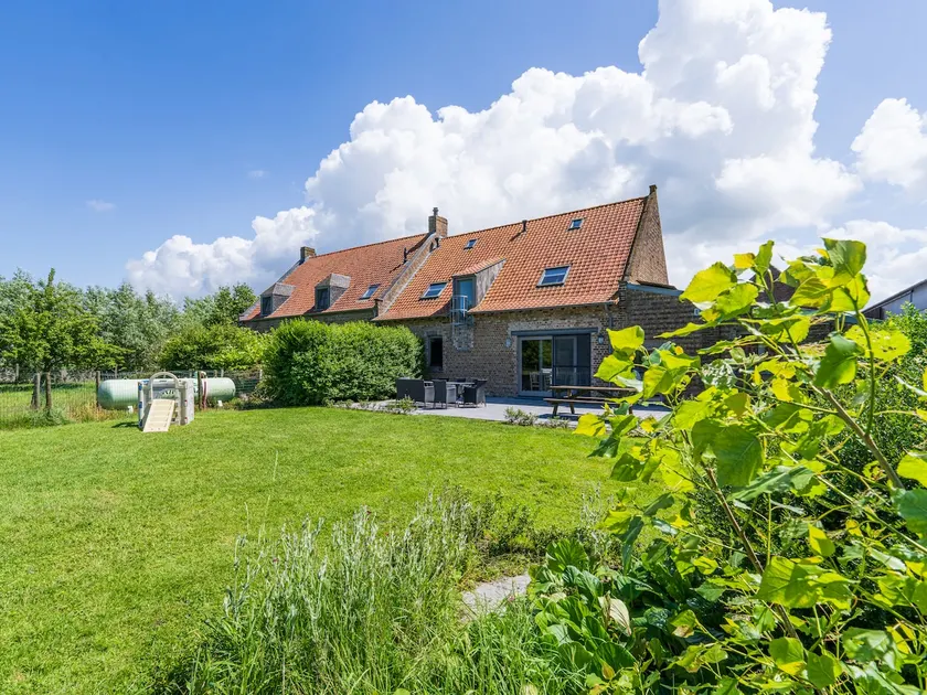 Family house on a farm by the sea - Image 1