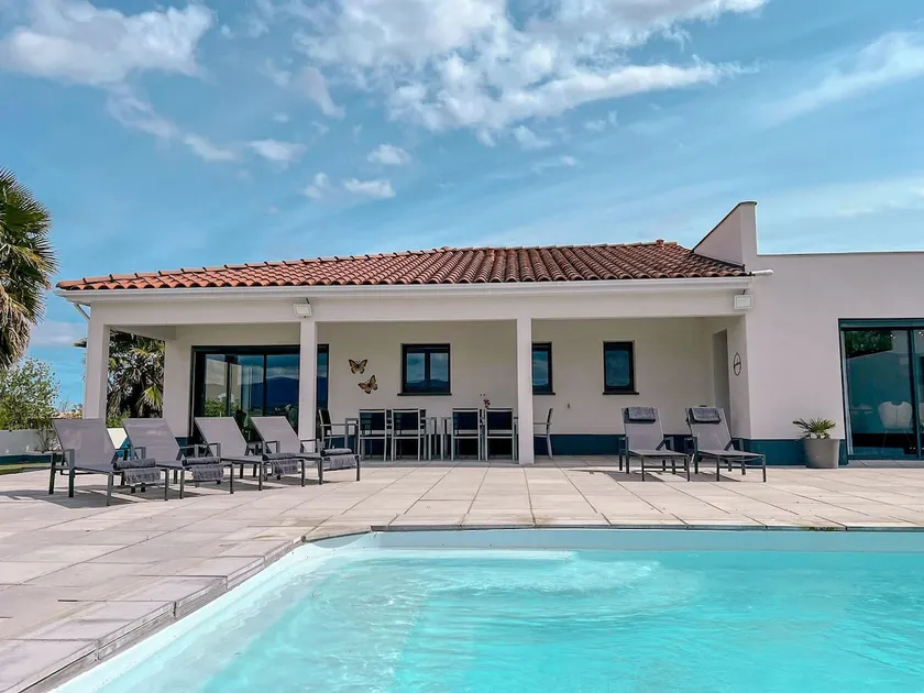 Luxury villa with pool and panoramic views - Image 1