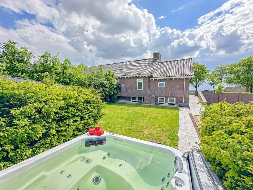 Luxury House with wellness facilities - Image 1