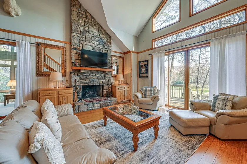 < 1 Mi to Marina: Ford Mountain Retreat w/ Deck - Image 1