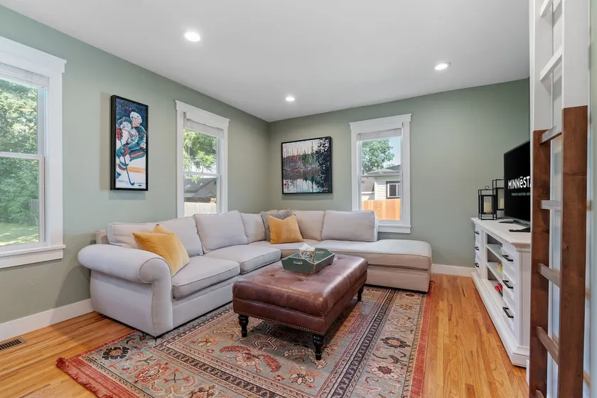 MINNeSTAY* Chaska Charmer | Farmhouse - Image 1
