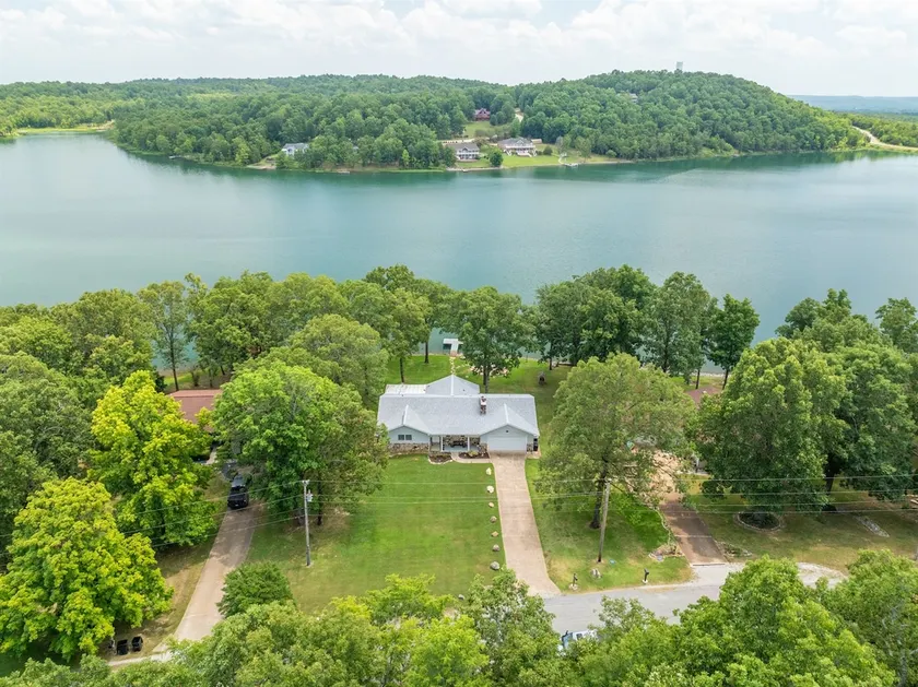 Twilight Lodge on Diamond Lake - Waterfront Home - Image 1