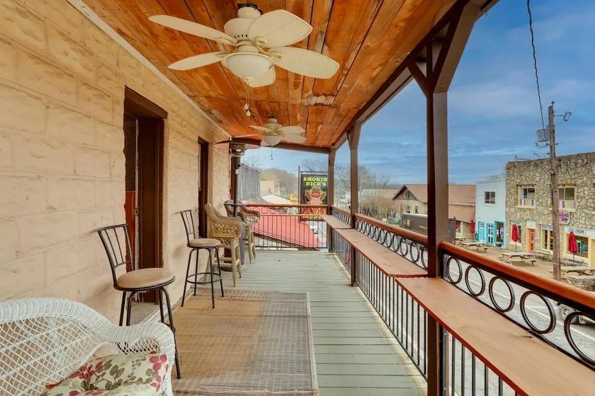 Historic 'Hardy House' on Main Street w/ Fire Pit! - Image 1