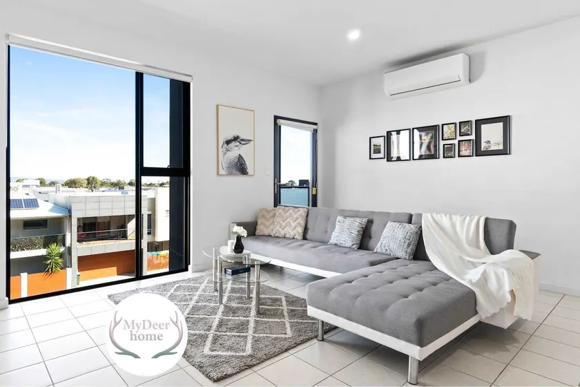 Lightview Oasis- Modern 2BR Apt- WiFi & Parking - Image 1