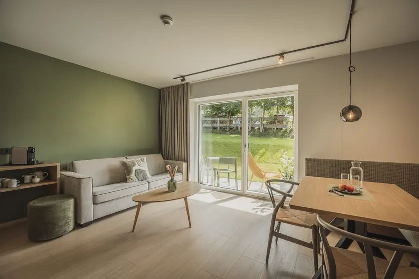 Apartment L with garden or balcony - Image 1