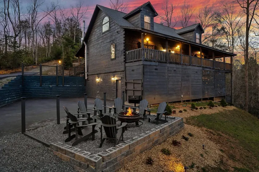Luxury Cabin | Mega Spa, Arcade, Views, Fire Pit! - Image 1