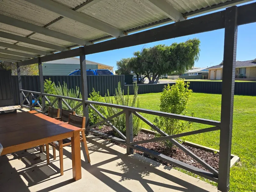 Sea Breeze A cosy 4/1 holiday home, just 300m from - Image 1