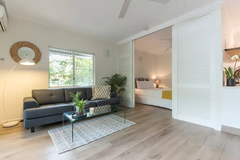 Ocean Palms Apartments - Image 1
