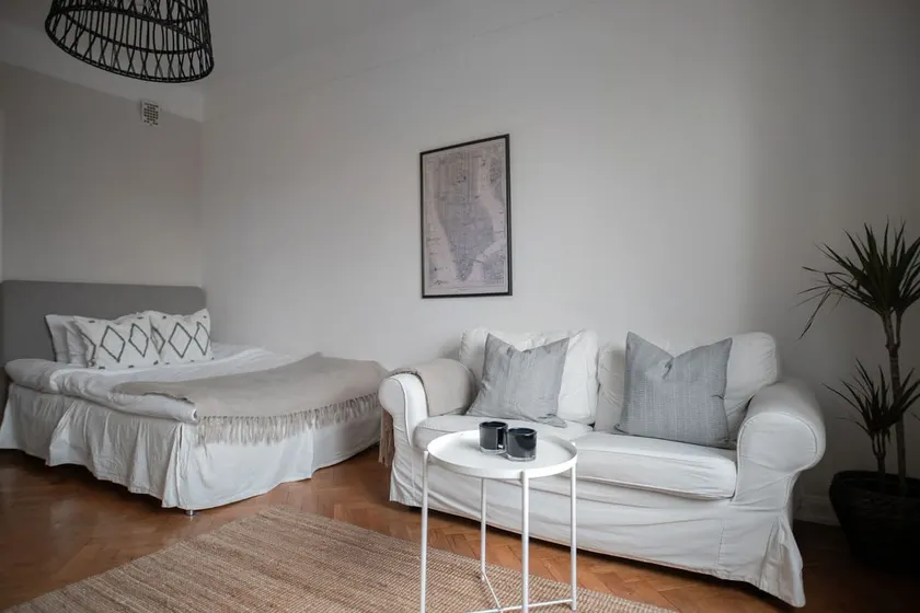 Beautiful spacious studio with waterfront view - Image 1