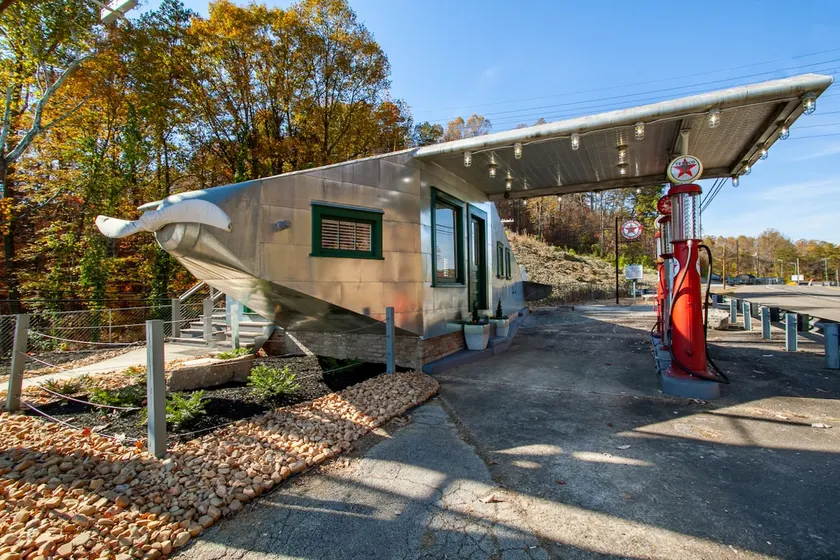 Airplane Filling Station -Unique Stay in Knoxville - Image 1